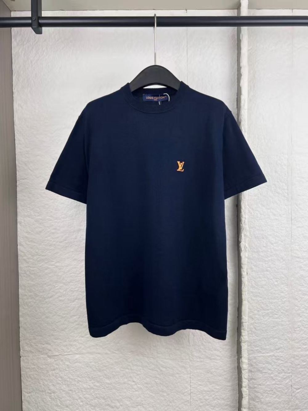 Men LV Navy Short-Sleeve Tee with Orange with logo.